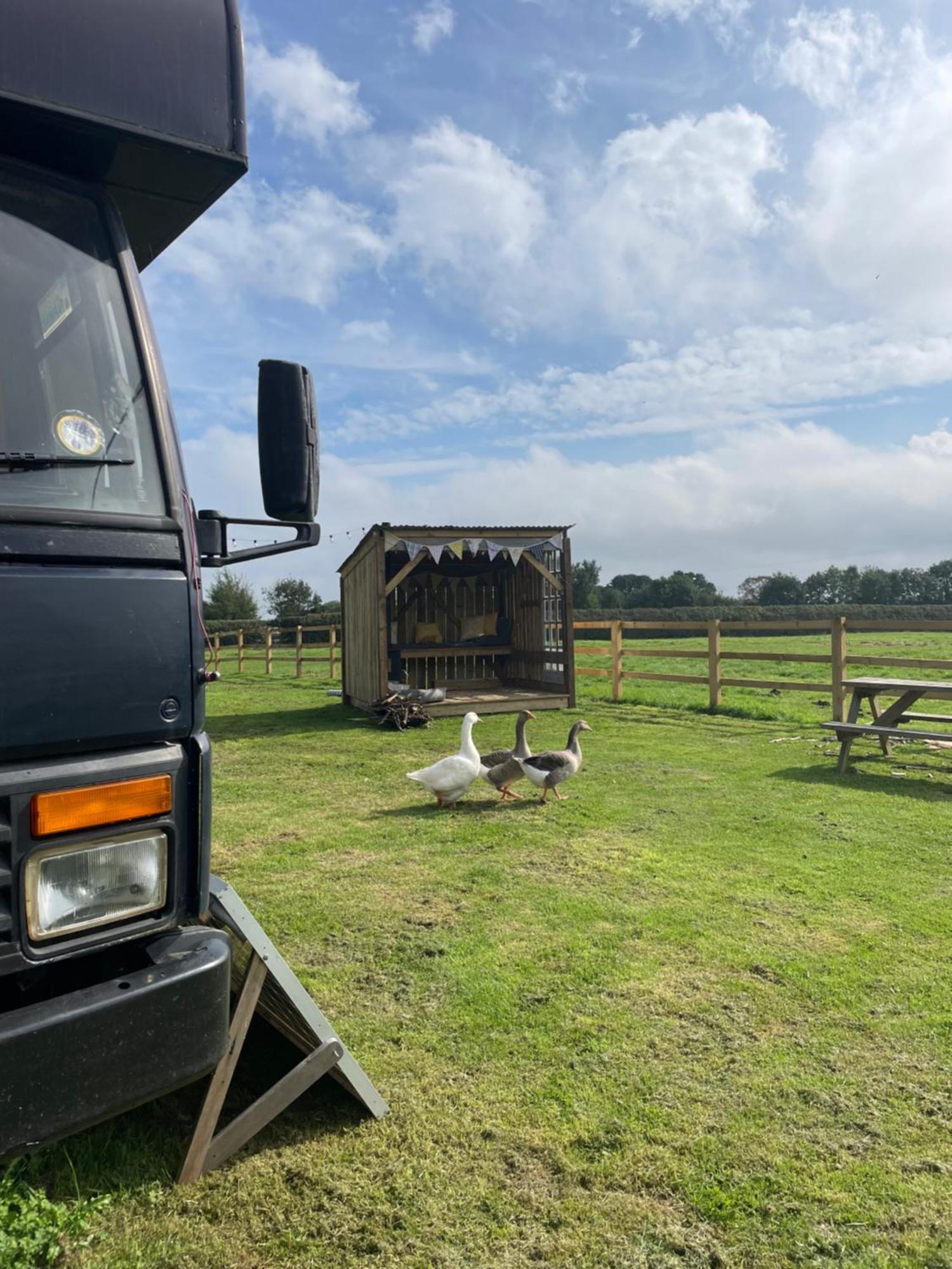 Отель North Yorkshire Horse Box Экстерьер фото
