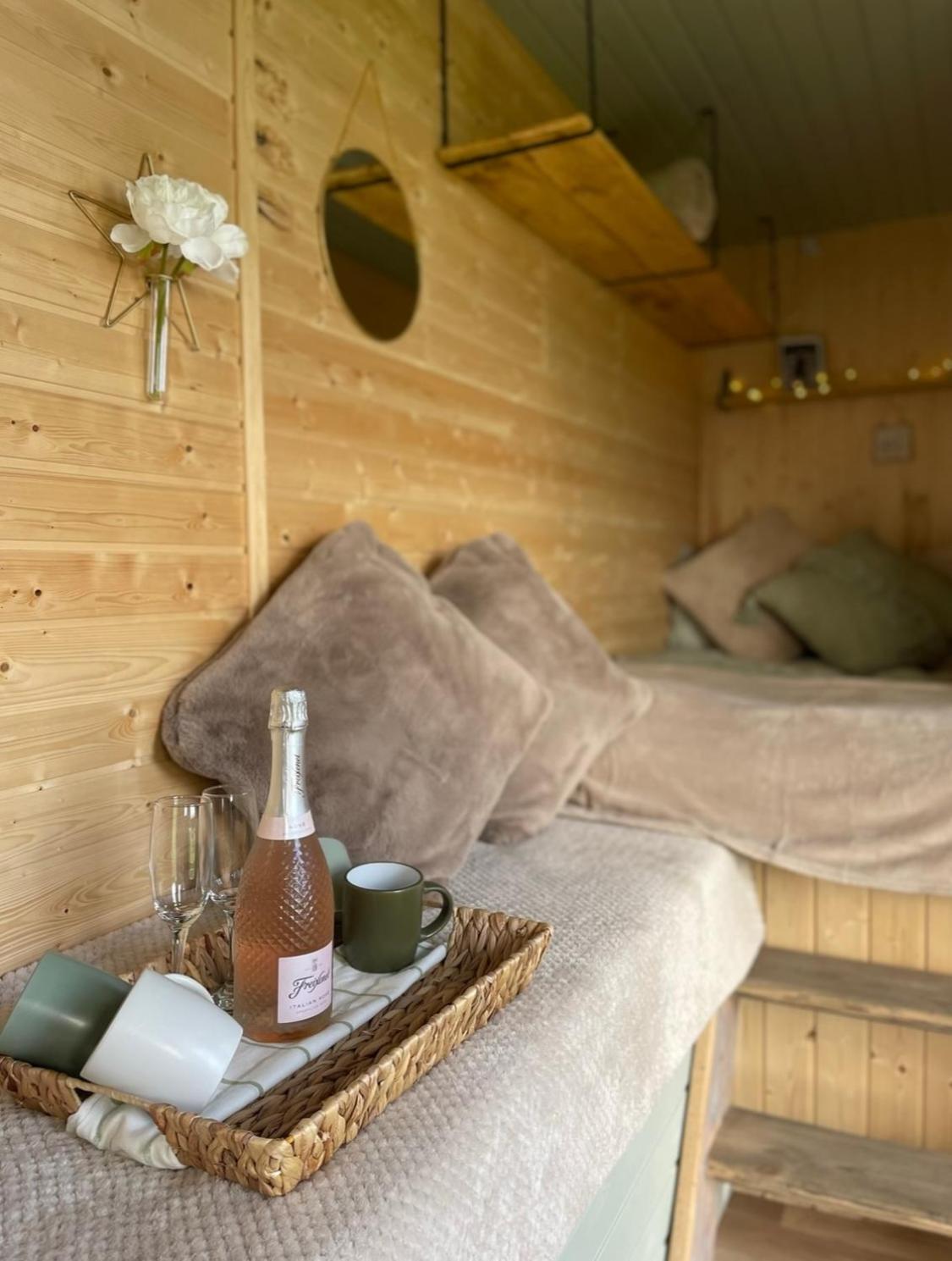 Отель North Yorkshire Horse Box Экстерьер фото