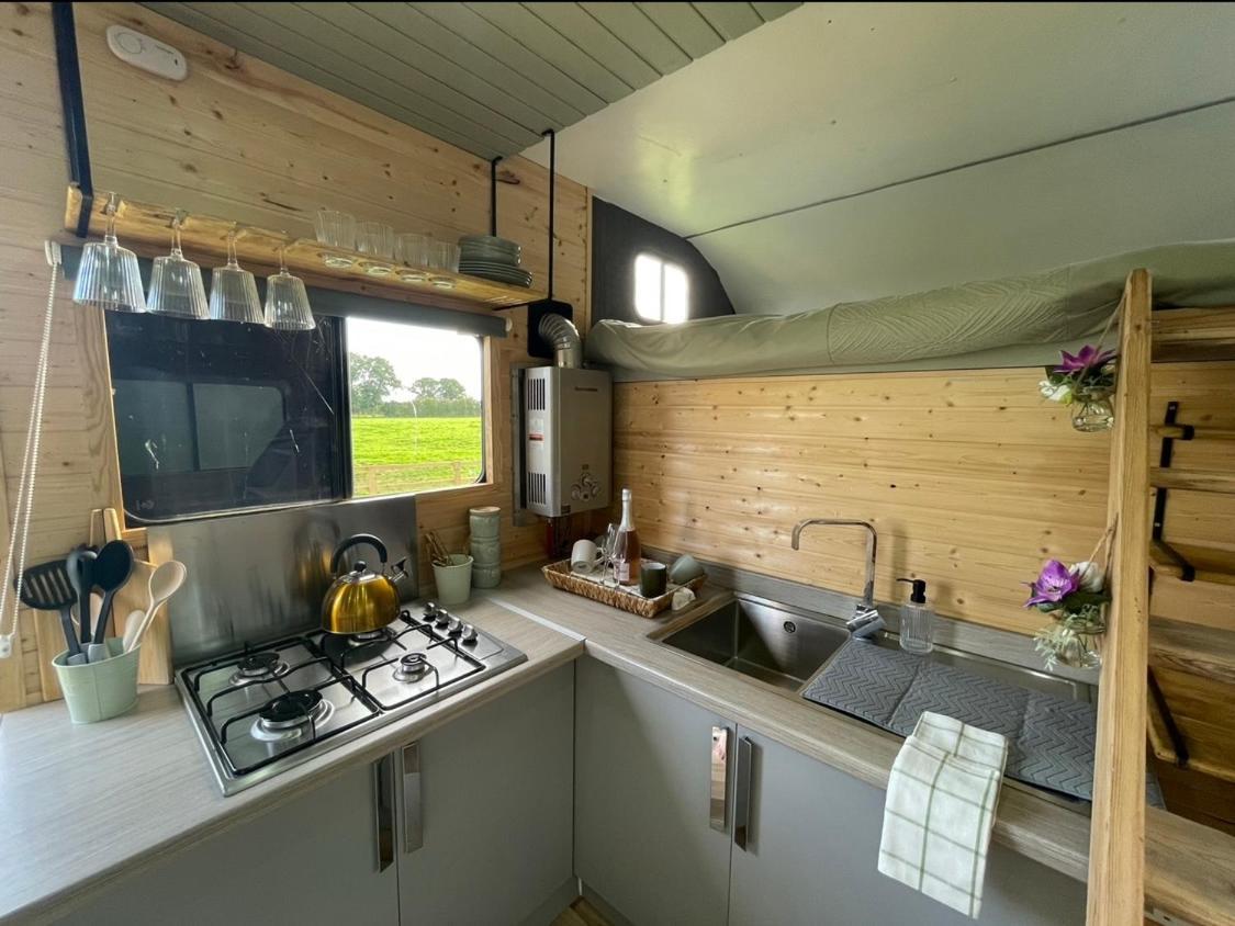 Отель North Yorkshire Horse Box Экстерьер фото